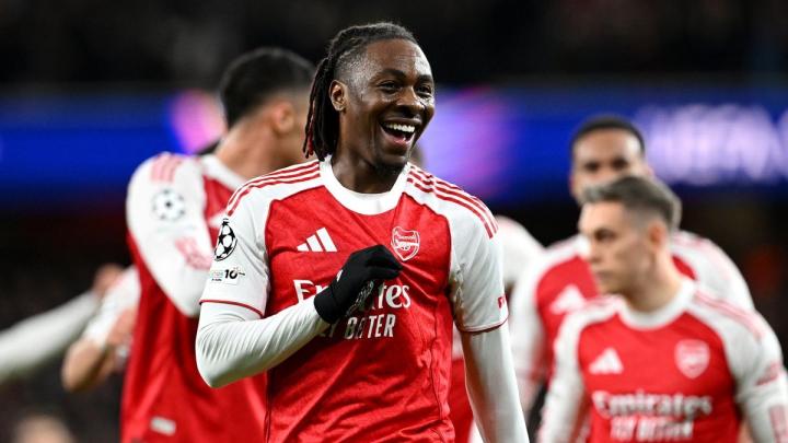  埃泽轰出惊艳世界波；阿森纳球员刷新历史纪录，英格兰新星展现全面实力。 体育新闻