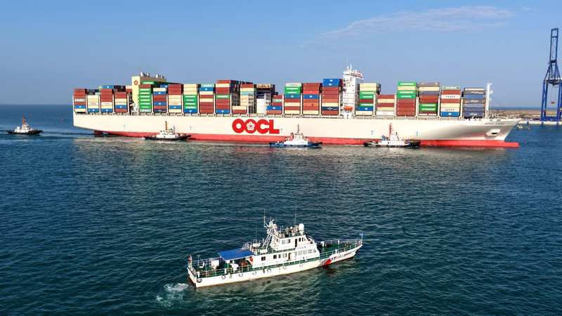  海南自贸港封关首季开门红；航运物流活力迸发，港口枢纽功能稳固。 新闻