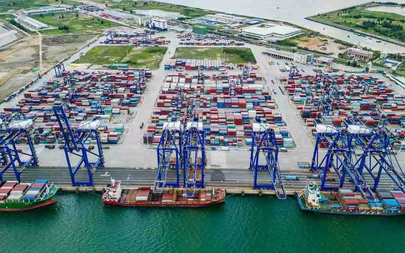  海南自贸港封关首季开门红；航运物流活力迸发，港口枢纽功能稳固。 新闻