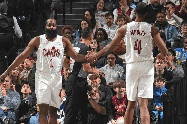  NBA战术博弈：哈登与加兰双赢背后的深度价值解析 体育新闻