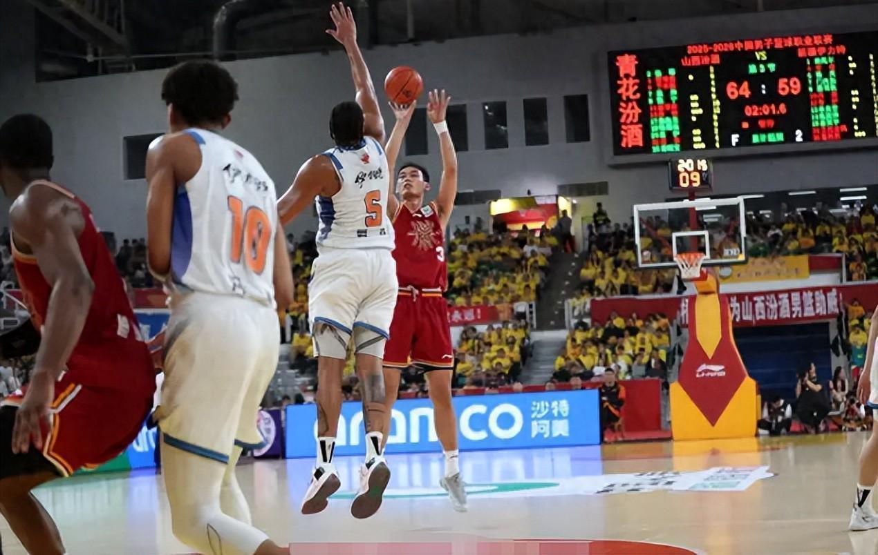  技术解码：新疆锋线奇兵艾孜麦提的战术价值与体系适配分析 体育新闻