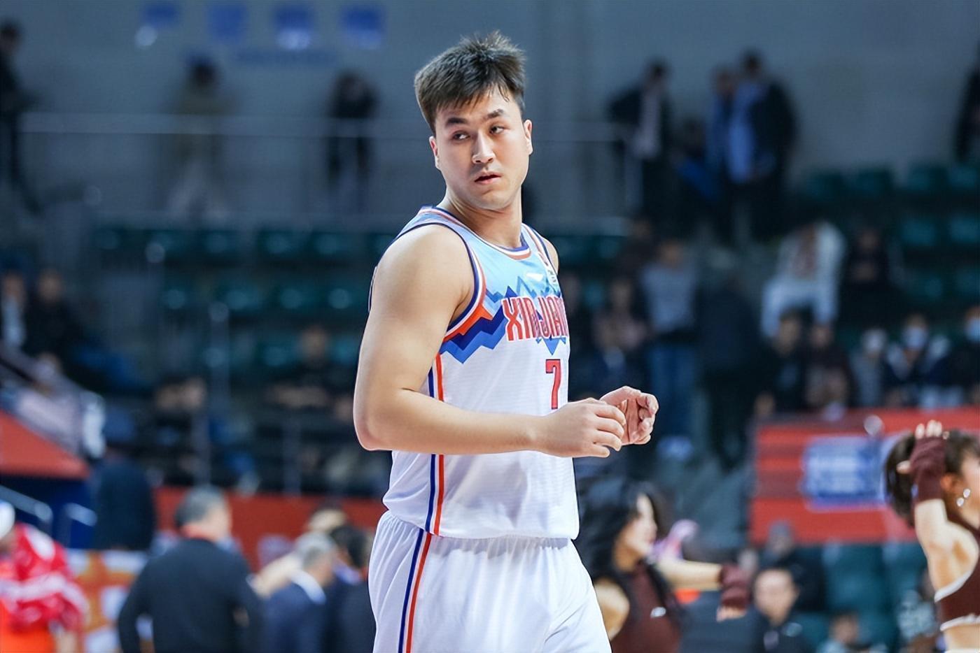  技术解码：新疆锋线奇兵艾孜麦提的战术价值与体系适配分析 体育新闻