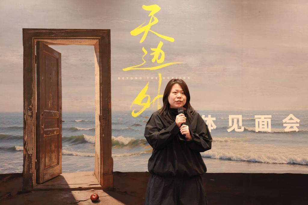  《天边外》舞台技术解码：光影叙事如何重构奥尼尔的百年孤独 影视小说