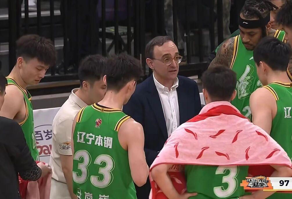  CBA常规赛37轮复盘：四强格局稳固与季后赛卡位的深层逻辑 体育新闻