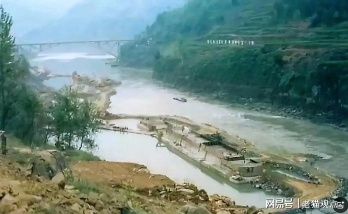  贵州坠江事故深度剖析：夜间驾驶视线盲区与临江路段风险管控的技术解法 新闻
