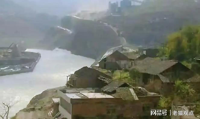  贵州坠江事故深度剖析：夜间驾驶视线盲区与临江路段风险管控的技术解法 新闻